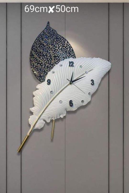 white feather clock