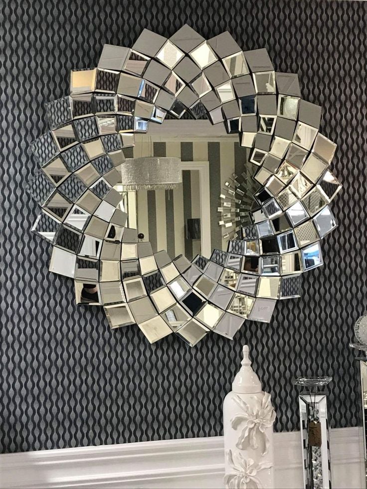 Round diamond mirror